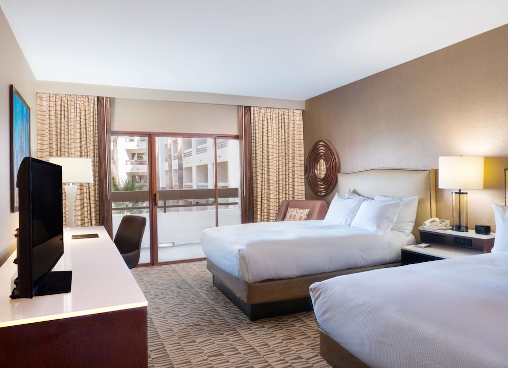 Hilton Phoenix Airport - photo 9