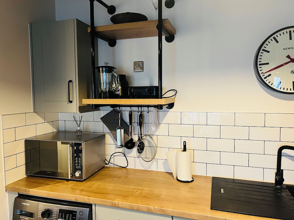 Homely 2 bed Apartment With Stunning Views Wembley — 4-Star Luxury Hotel in Wembley, United Kingdom