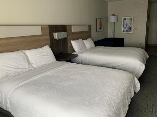 Holiday Inn Express & Suites Bridgeport by IHG - photo 13