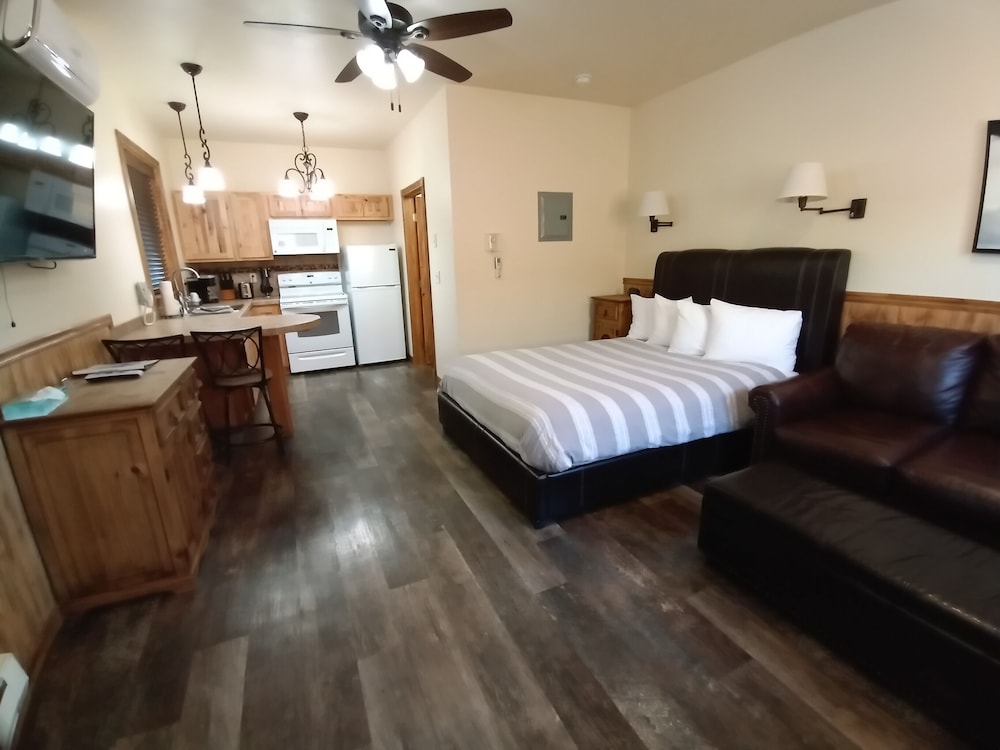 Yellowstone Riverside Cottages - photo 16