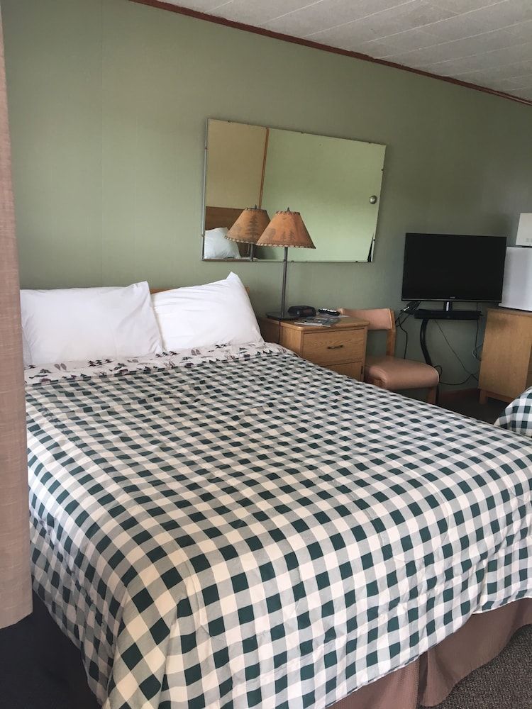 Superior Motel & Suites - photo 16