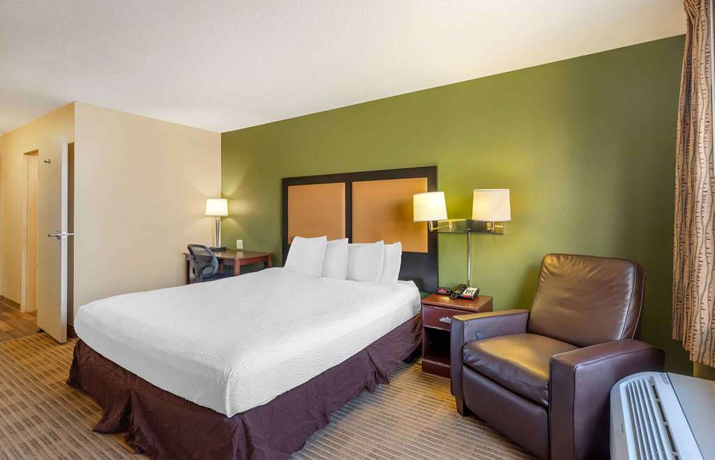 Extended Stay America Suites Chicago Woodfield Mall - photo 17