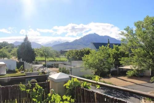 Cozy cottage style apartment — 4-Star Luxury Hotel in Stellenbosch, South Africa