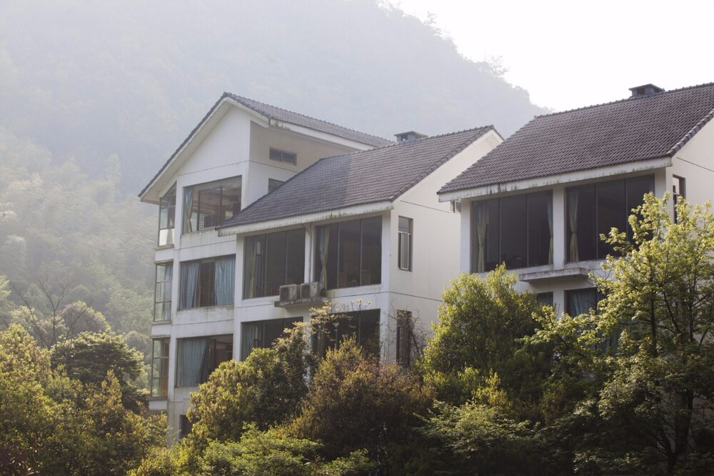 Herun Shijia Holiday Hotel — 4-Star Luxury Hotel in Hangzhou, People's Republic of China