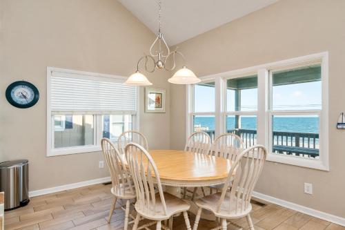 Front Row by Oak Island Accommodations - photo 12