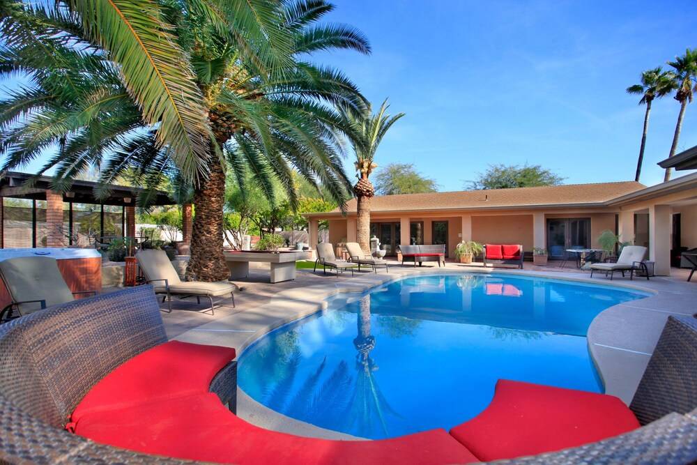 AZ Oasis Heated Pool & Spa Sport Court & Putting Greens Pool Table & Games Scottsdale - photo 16