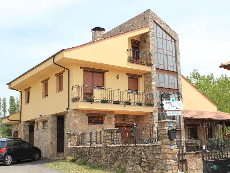 Hotel Rural Valle del Tuejar — hotel in Valderrueda