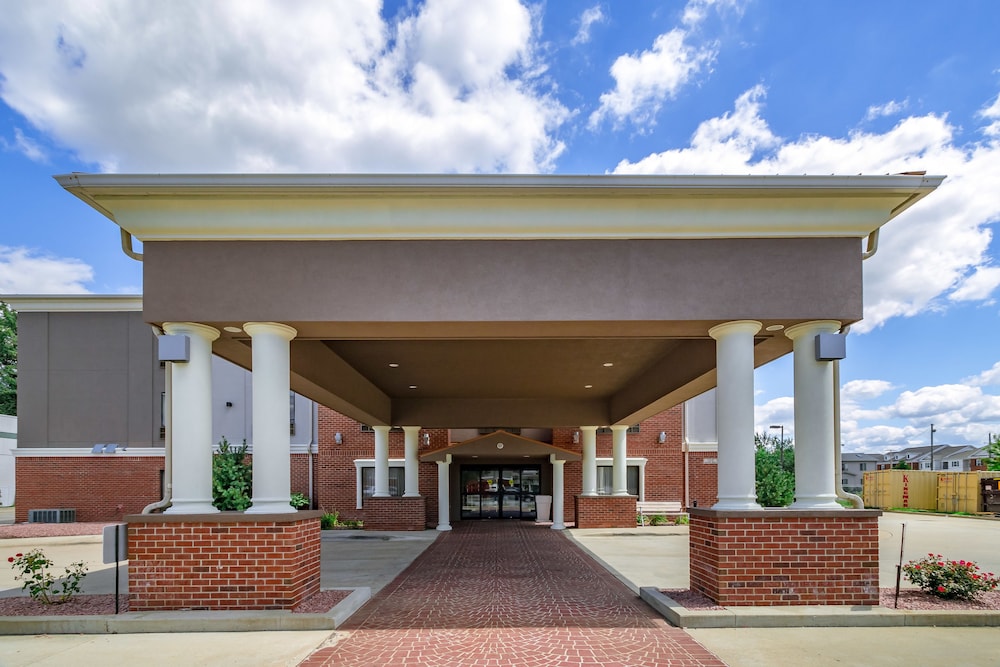Holiday Inn Express Hotel & Suites South Bend by IHG - photo 86