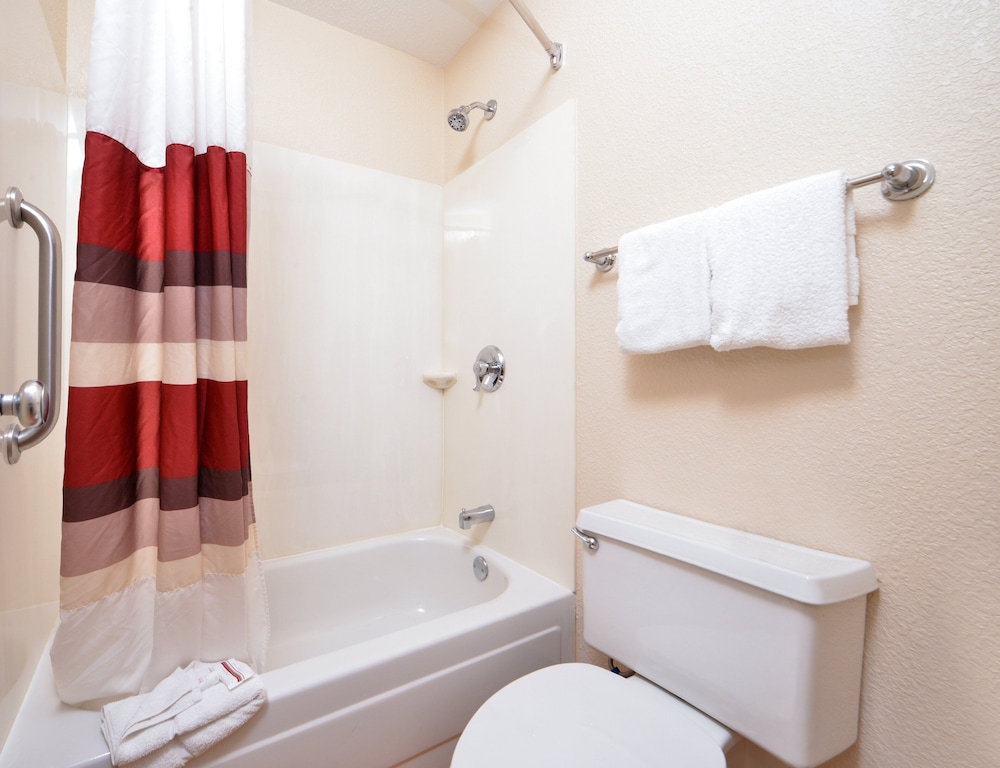 Red Roof Inn Toledo University - photo 19