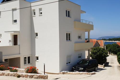 Apartments by the sea Bilo Primosten 14601 — 4-Star Luxury Hotel in Primosten, Croatia