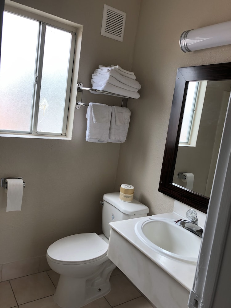 American Inn Ontario - photo 32