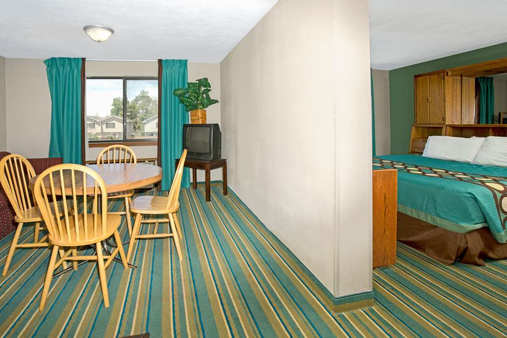 Super 8 by Wyndham Denver Stapleton - photo 13