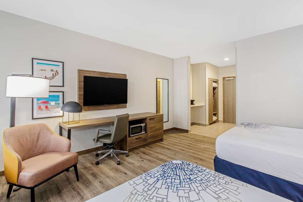 La Quinta Inn & Suites by Wyndham Miramar Beach Destin - photo 19