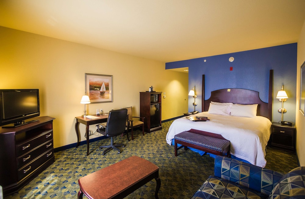 Hampton Inn & Suites Natchez - photo 13
