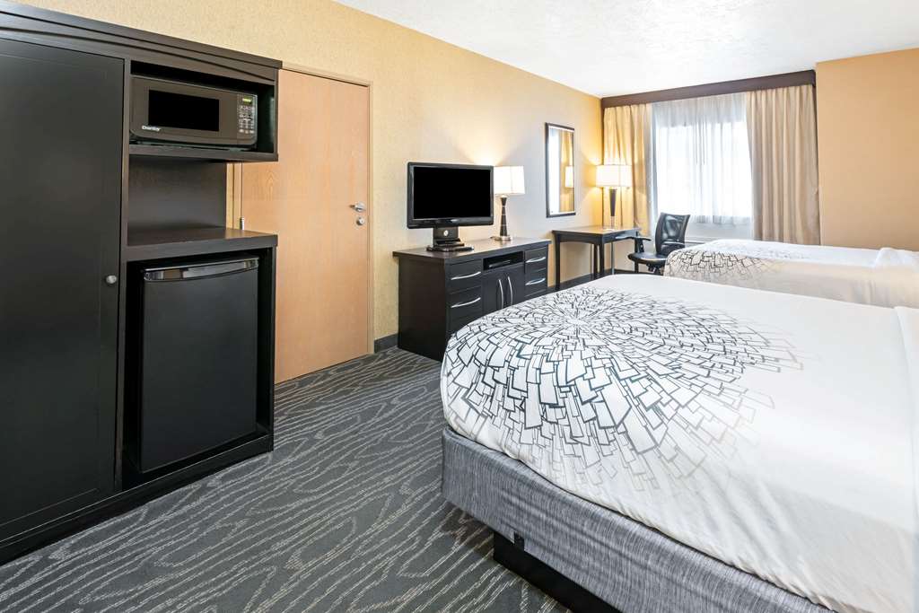 La Quinta Inn & Suites by Wyndham Logan - photo 10