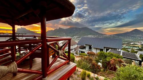 Pepper House Villa Housekeeper heated pool Hot tub backup solar and water systems — 4-Star Luxury Hotel in Cape Town, South Africa