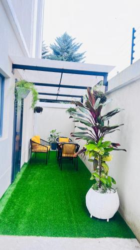 Elegant Lavington 1Bed with Pool Private Cinema & Garden