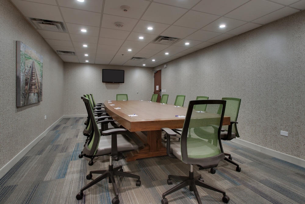 Holiday Inn Express & Suites Aurora Naperville by IHG - photo 50