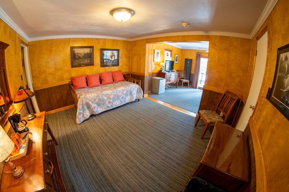 Narrow Gauge Inn - photo 13