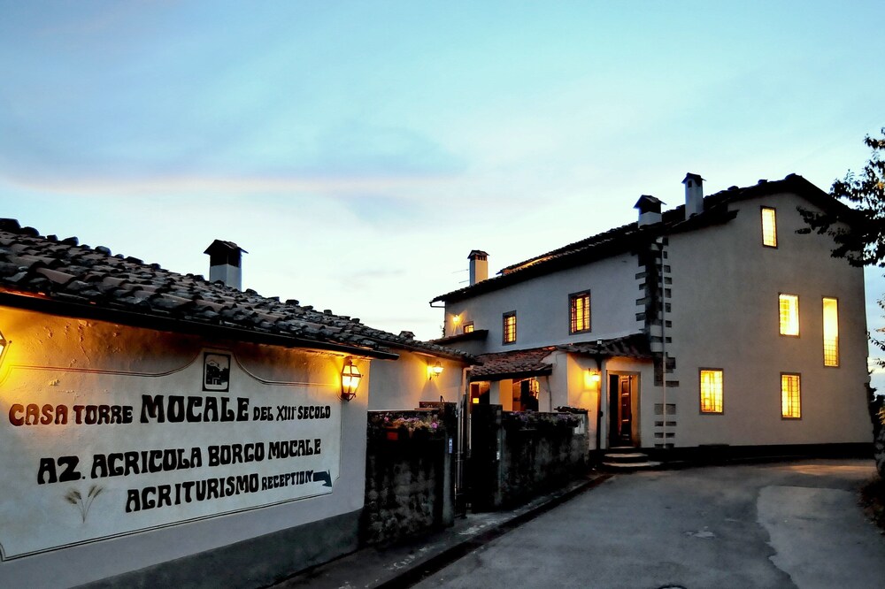 Agriturismo Borgo Mocale — 4-Star Luxury Hotel in Castelfranco Di Sopra, Italy