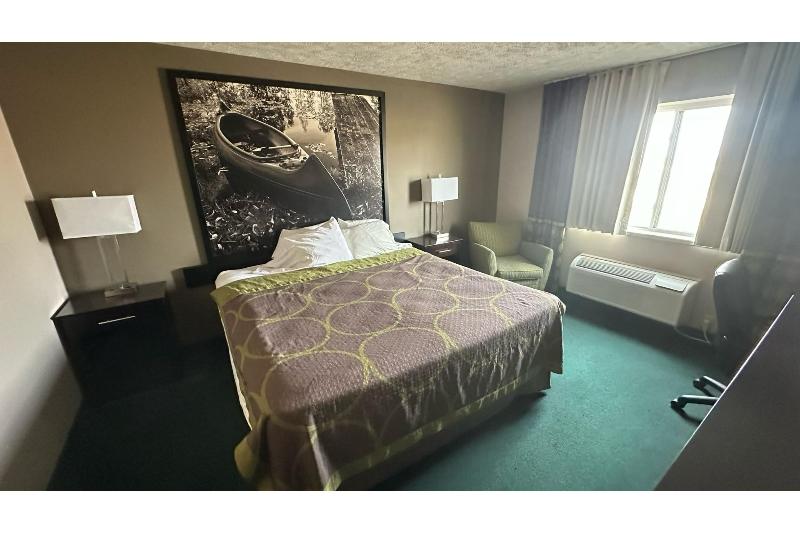 Burgundy Inn & Suites - photo 16