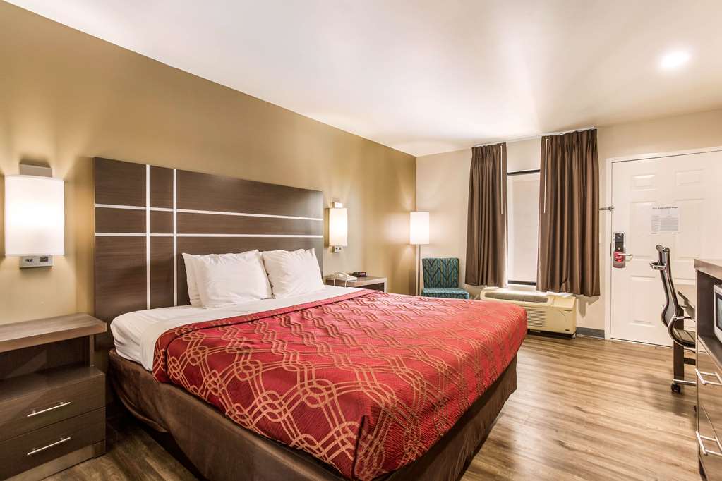 Econo Lodge Inn & Suites Murfreesboro Shopping District - photo 17