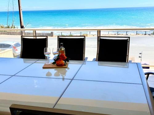 Sunset Ocean Views Esplanade 5 BR Sleeps 10 — 4-Star Luxury Hotel in Sellicks Beach, Australia