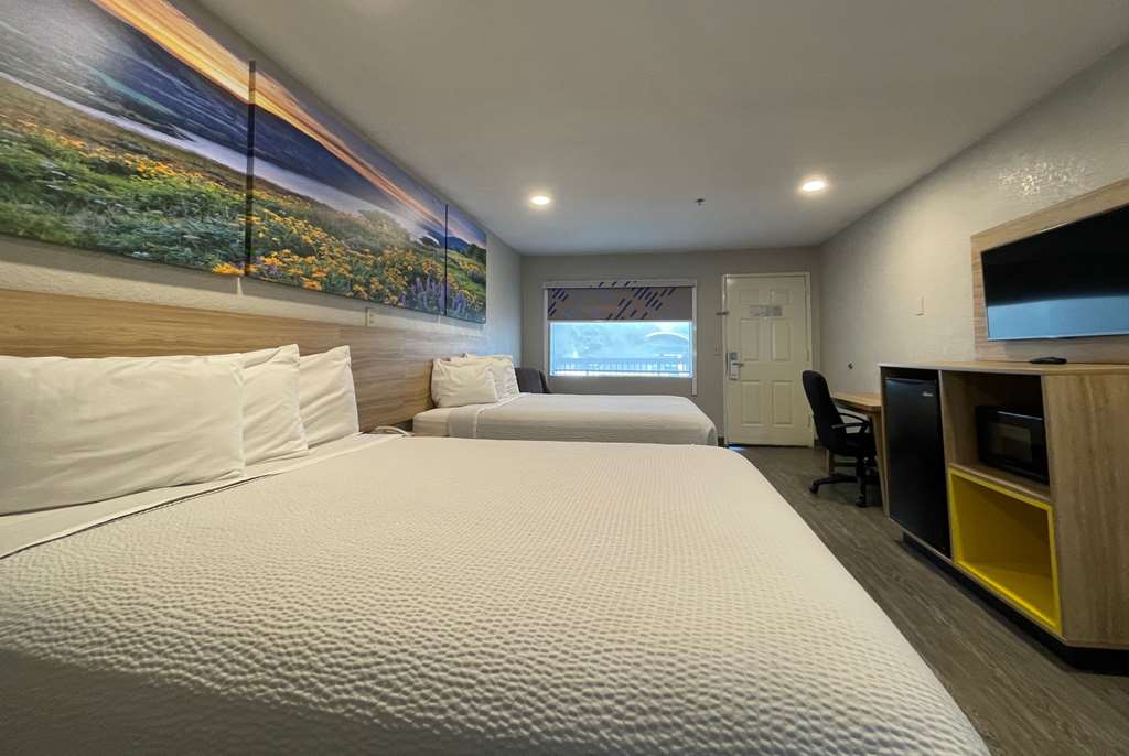 Days Inn by Wyndham Near Seaworld San Antonio - photo 10