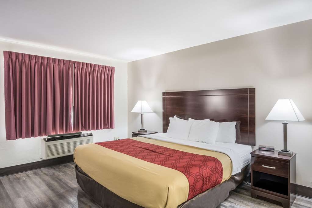 Econo Lodge Cameron - photo 24
