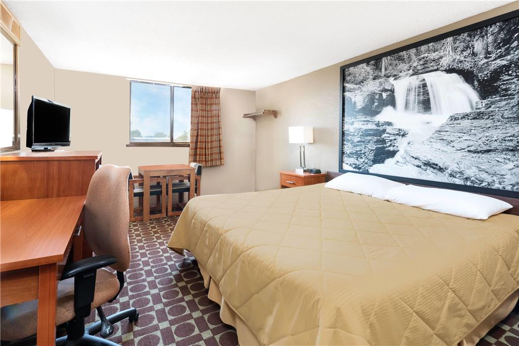 Super 8 by Wyndham Miles City - photo 22