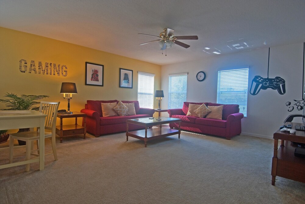 South facing Pool With Spa & Games Room - photo 22