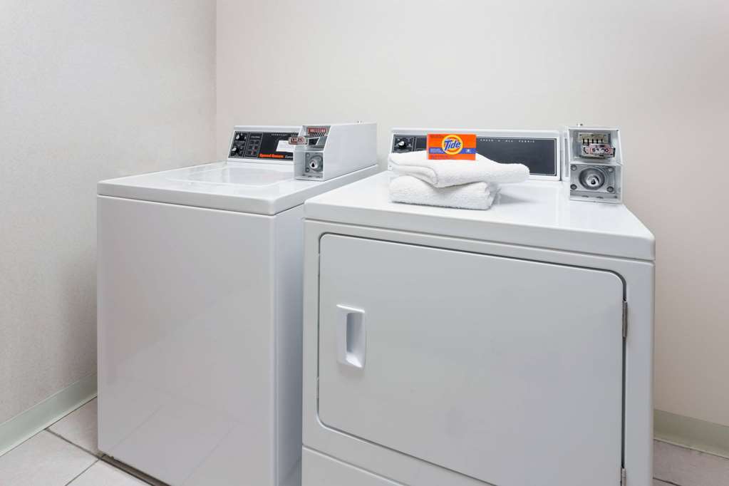 Super 8 by Wyndham Yorkville - photo 12