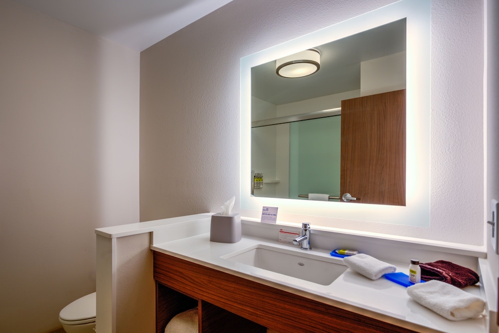 Holiday Inn Express & Suites Reedsville State Coll Area by IHG - photo 11