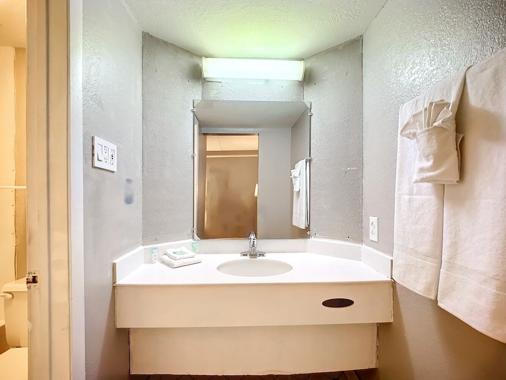 Stayable Suites Jacksonville - photo 54