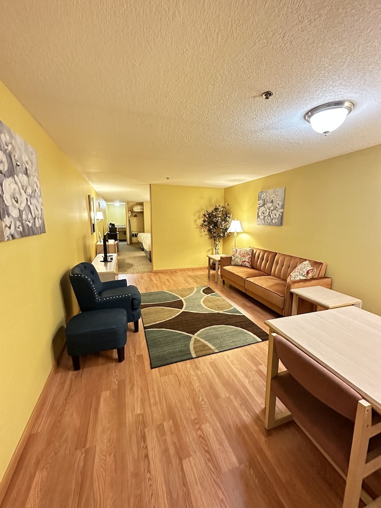 Timberland Inn & Suites - photo 57