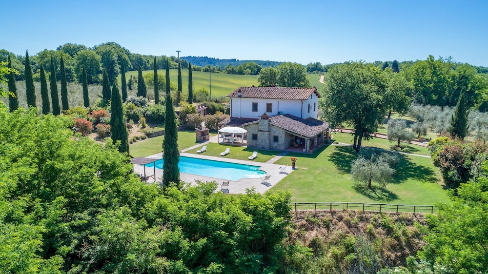 Casale La Splendida 10 Emma Villas — 4-Star Luxury Hotel in Bucine, Italy