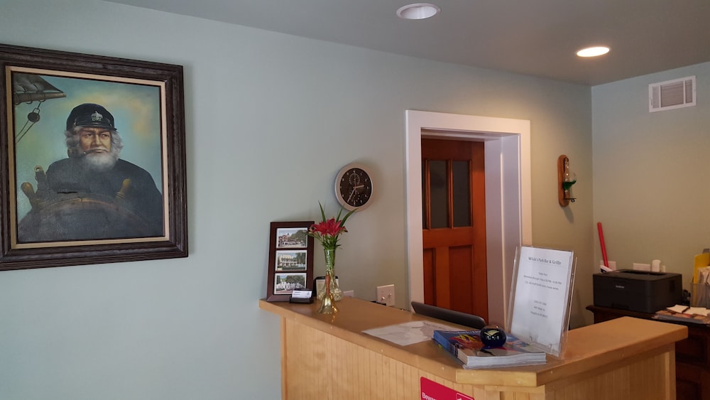 Captain's Quarters Motel - photo 2