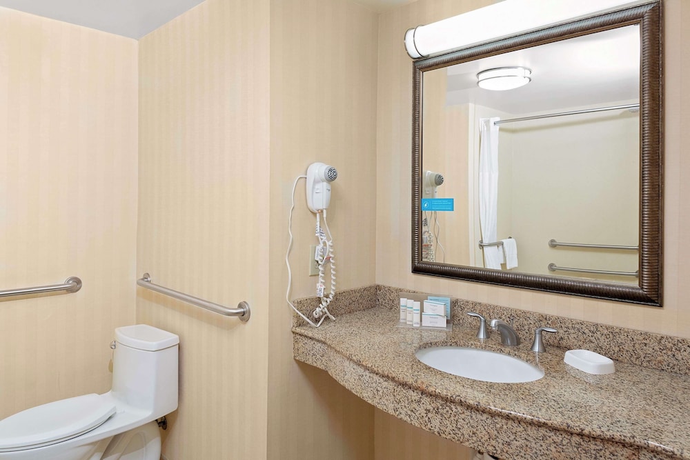 Hampton Inn Atlanta Fairburn - photo 13