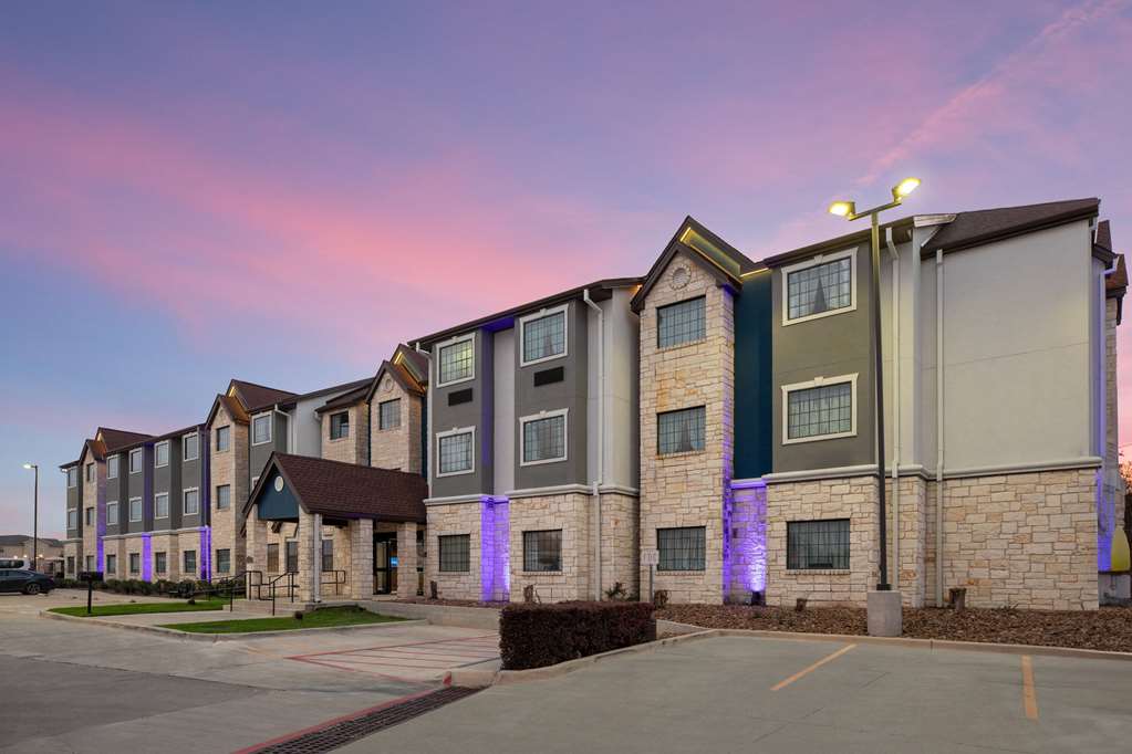 Microtel Inn & Suites by Wyndham Buda Austin South - photo 2