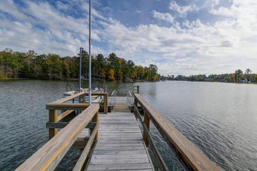 Plum Beautiful with Hot Tub in Chapin, United States
