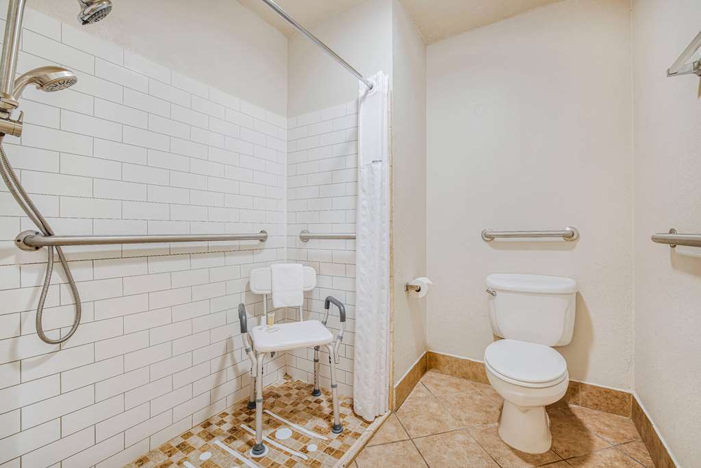 Super 8 by Wyndham Auburn - photo 32