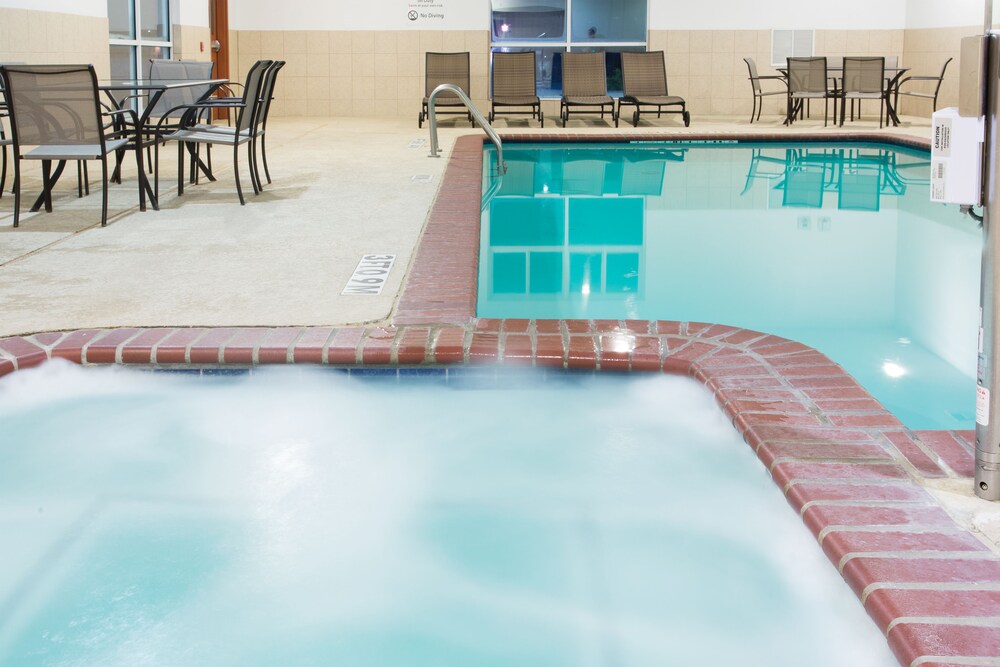 Holiday Inn Express Hotel & Suites Alvarado by IHG - photo 12