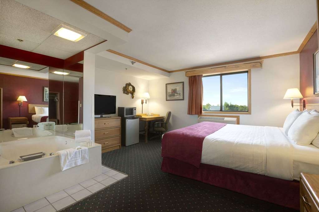 Super 8 by Wyndham Eveleth - photo 50