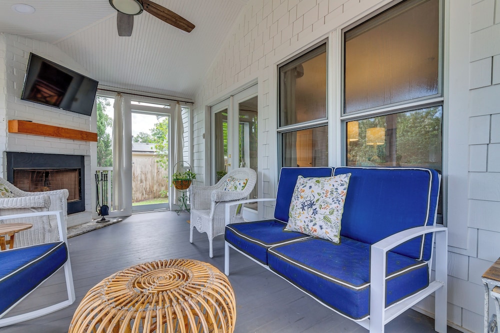 Pensacola Paradise: Furnished Deck & Gas Grill in Pensacola, United States