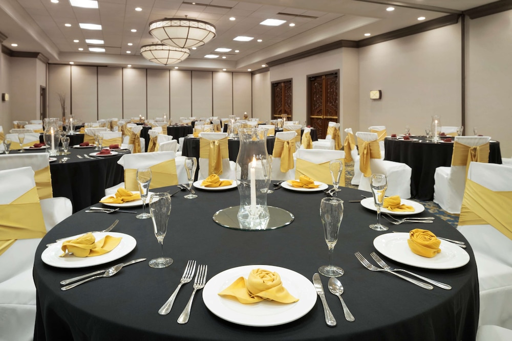 Embassy Suites by Hilton Columbus - photo 38