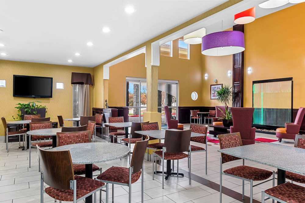 Quality Inn & Suites San Antonio Airport Stone Oak - photo 29