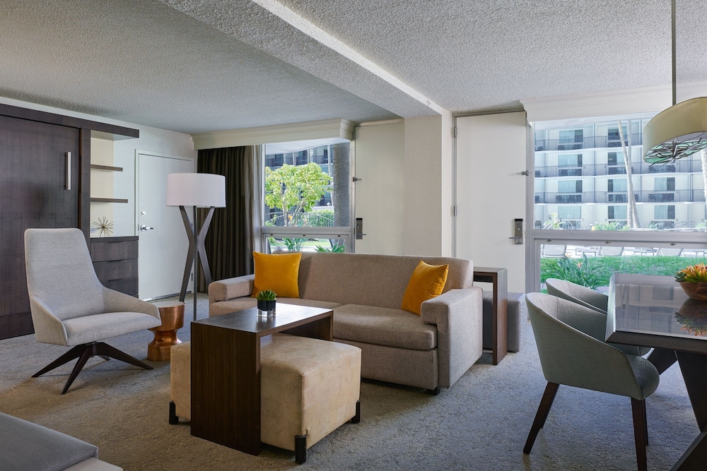 Los Angeles Airport Marriott - photo 32