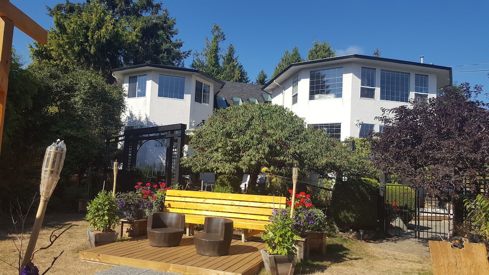By the Sea BnB Sidney BC — 4-Star Luxury Hotel in North Saanich, Canada