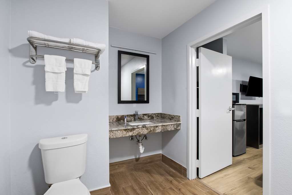 Americas Best Value Inn Gonzales - photo 11