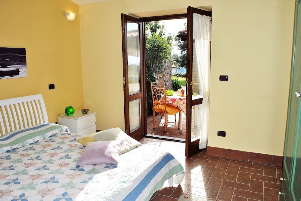 Holiday Resorts for 4 Persons — Itri — photo 4